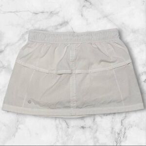 Lululemon White Size 6 Run Resolution Skirt